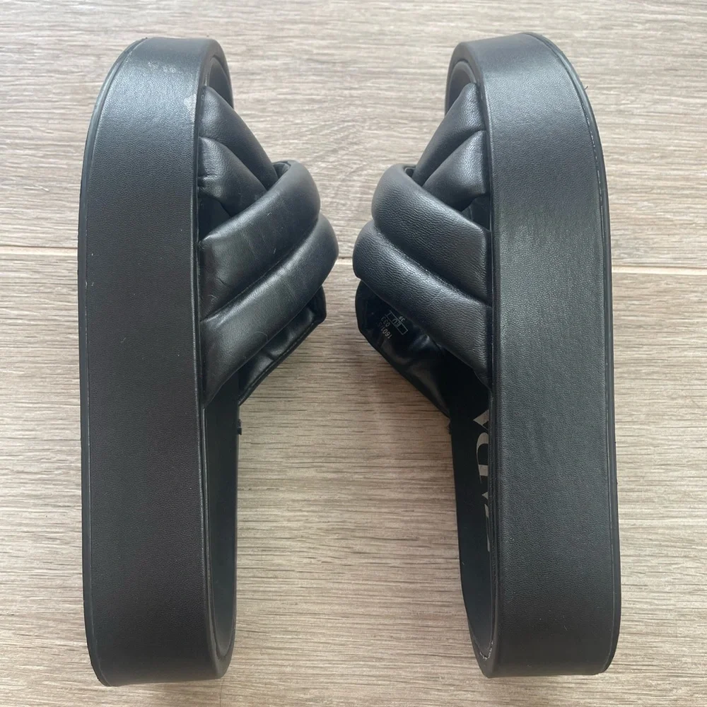 Zara slides - Picture 3 of 6